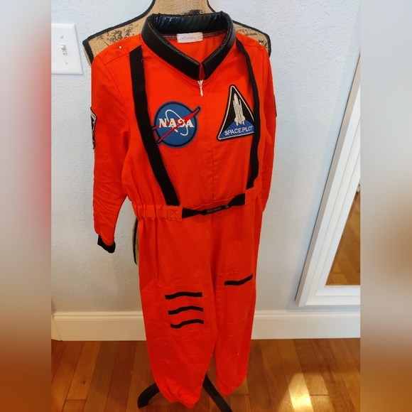 NASA Astronaut with Helmet Playset - Picture 9 of 10